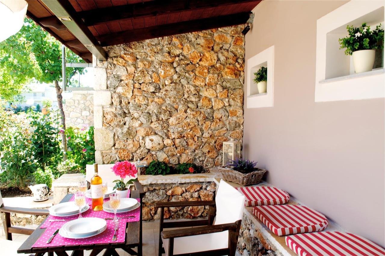Domenica Apts I